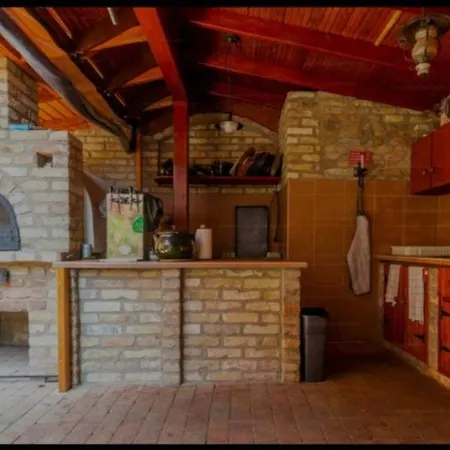 Kalozlak Vendeghaz パロズナク